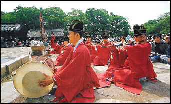 20080221-confucian ancestor ritual in Korea seoulsearchiungjpg.jpg